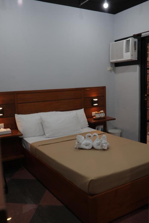 Cerca Hotel Balabag  Exterior photo